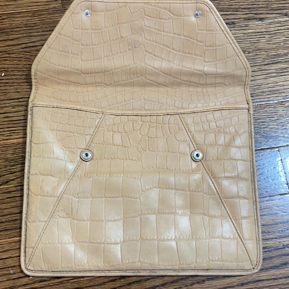 Michael Kors Beige leather clutch - Picture 4 of 5